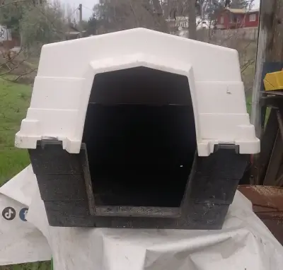 Casa para perro de plástico resistente - miniatura 1