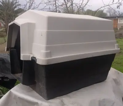 Casa para perro de plástico resistente - miniatura 2