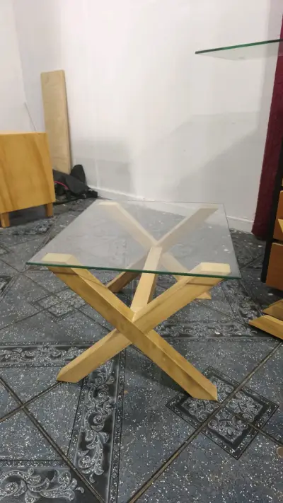 Mesa de centro moderna de vidrio y madera - miniatura 1