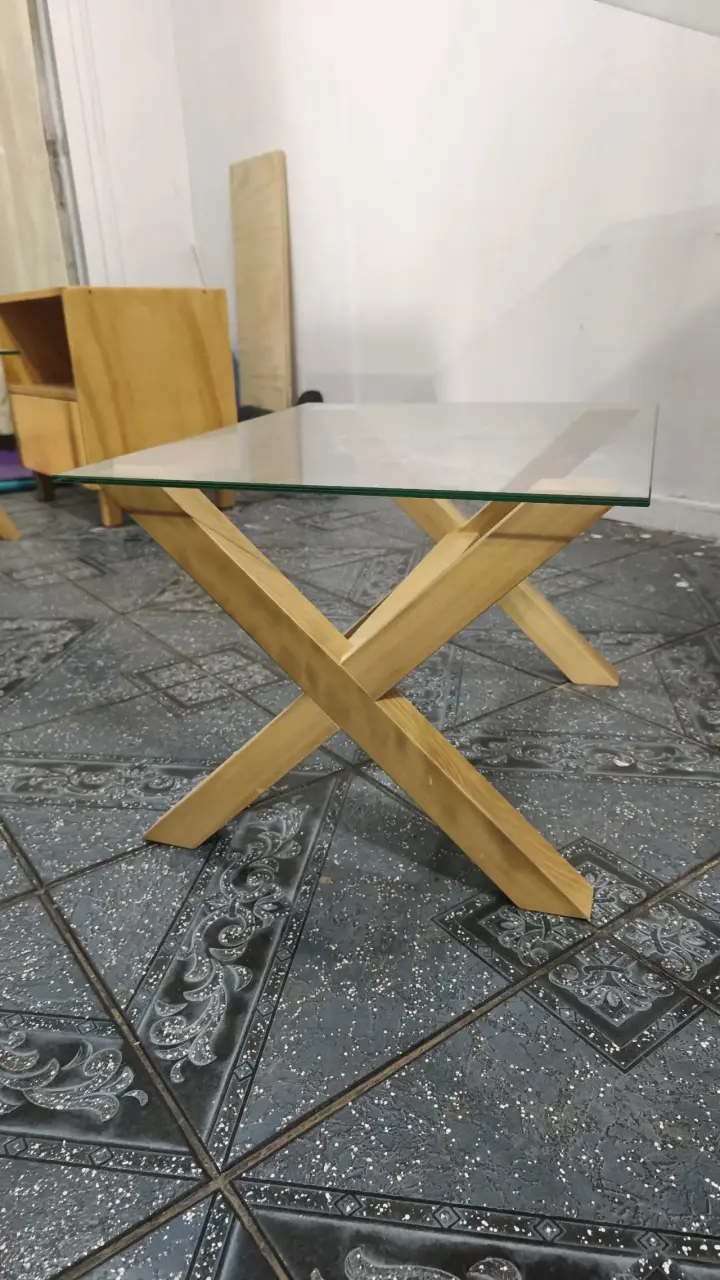 Mesa de centro moderna de vidrio y madera - 2