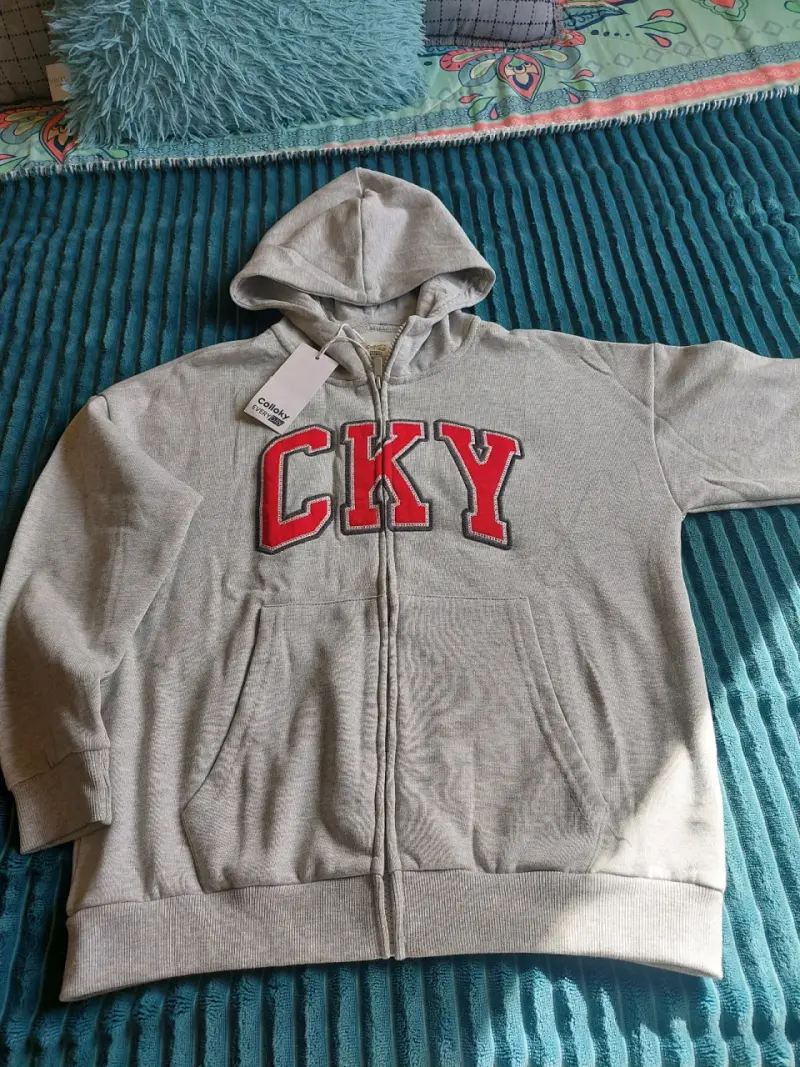 Polerón gris con capucha CKY unisex