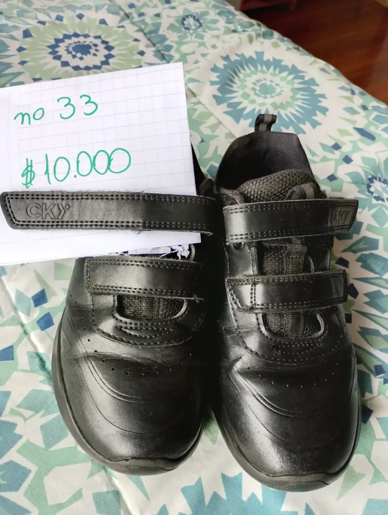 Zapatos escolares negros talla 33 CKY