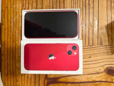 iPhone 13 rojo en buen estado con caja - miniatura 3