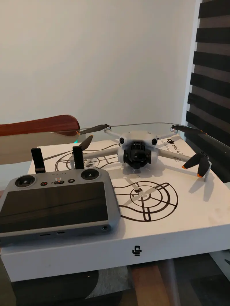 Pack Drone DJI Mini 4 Pro con Cámara 4K - 5