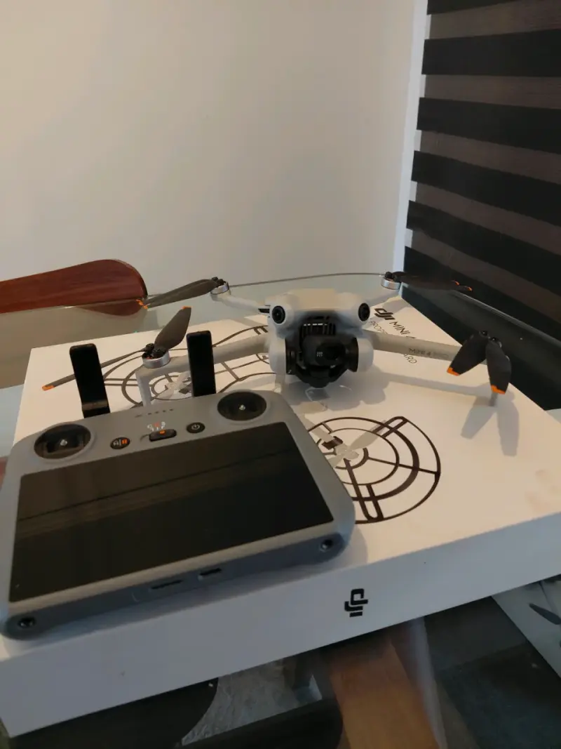 Pack Drone DJI Mini 4 Pro con Cámara 4K - 6
