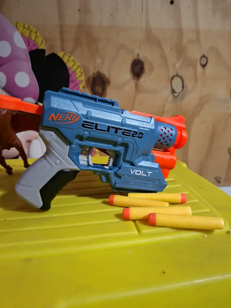 Pistola Nerf Elite 2.0 Volt con dardos