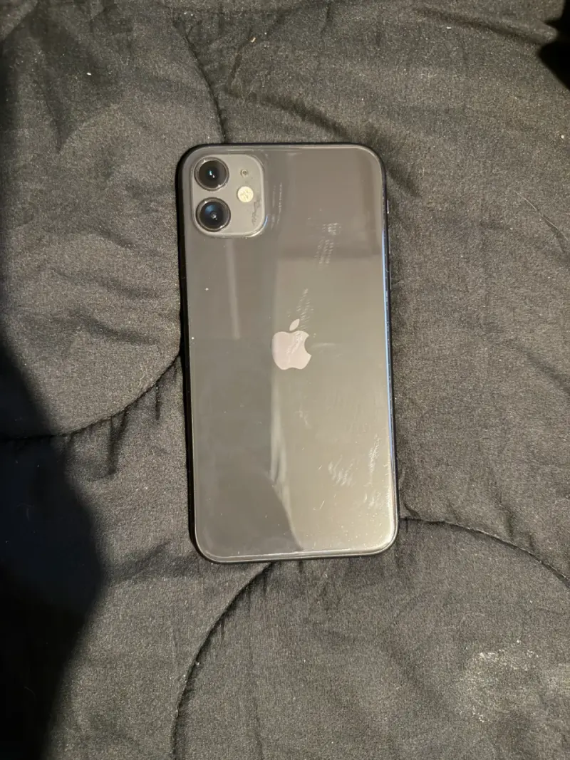 iPhone 11 en muy buen estado - 2