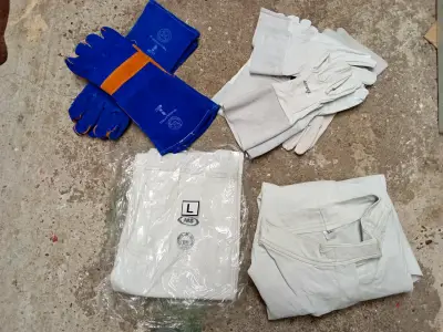 Traje de cuero completo más guantes - miniatura 1