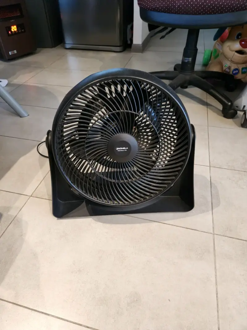 Ventilador de piso Oscillia negro potente