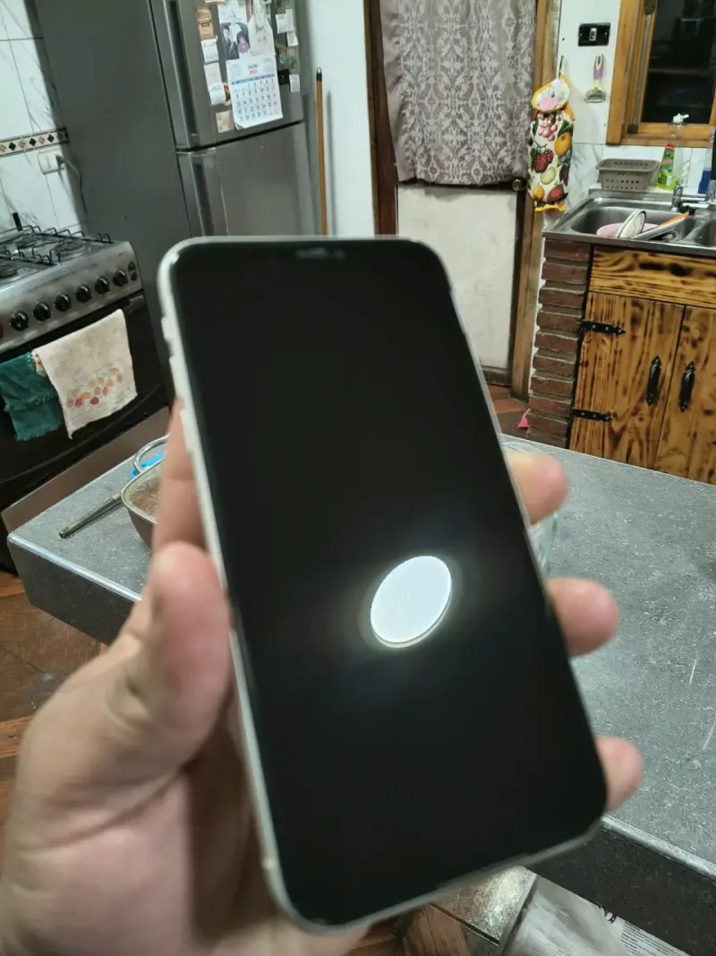 iPhone 11 blanco en buen estado - 2