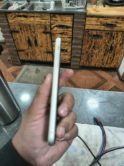 iPhone 11 blanco en buen estado - miniatura 4