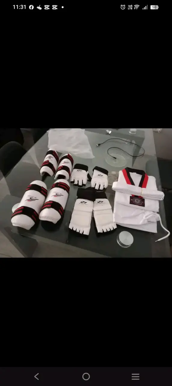 Equipo de Taekwondo con Protecciones y Uniforme