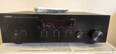 Receptor de Sonido Yamaha R-N303 con MusicCast - miniatura 1