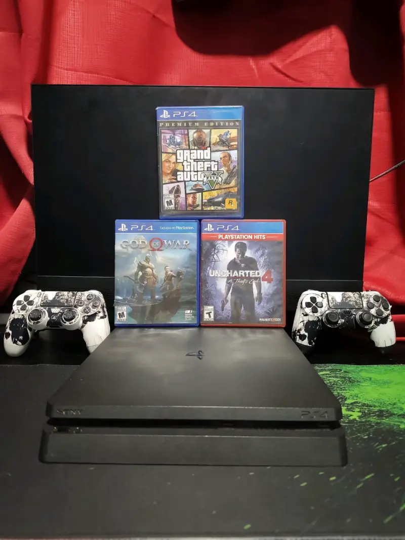 Consola PS4 con juegos y dos controles personalizados - 1