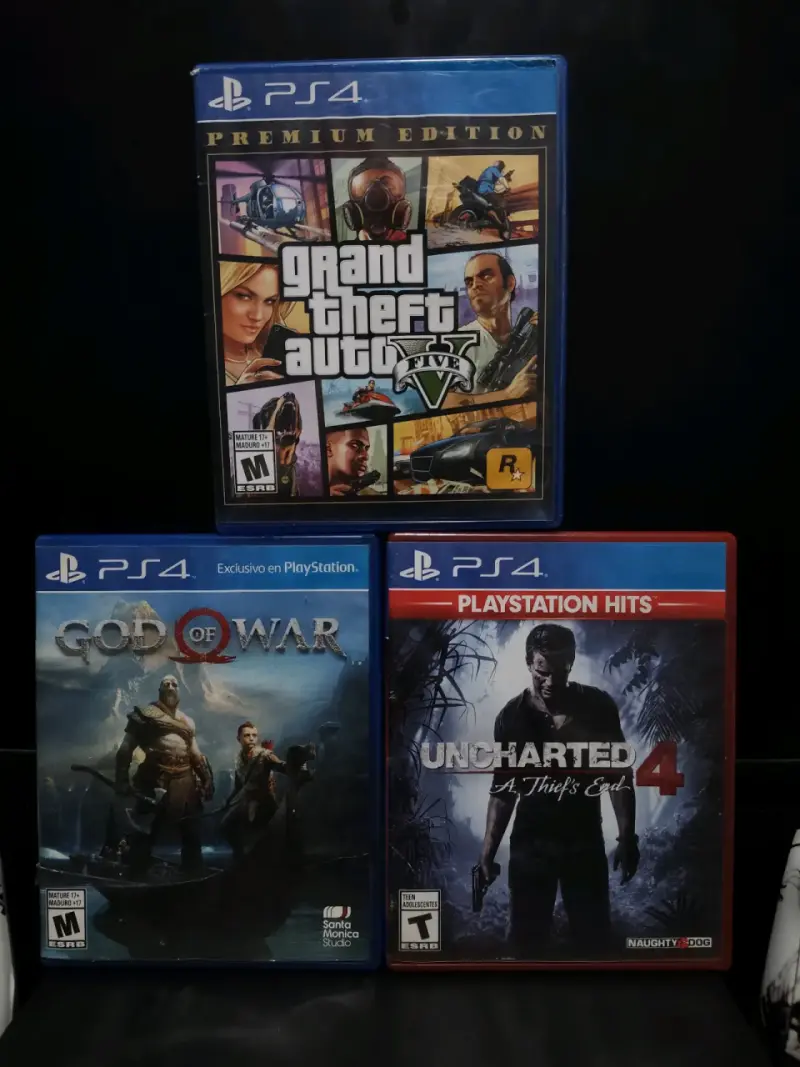 Consola PS4 con juegos y dos controles personalizados - 4