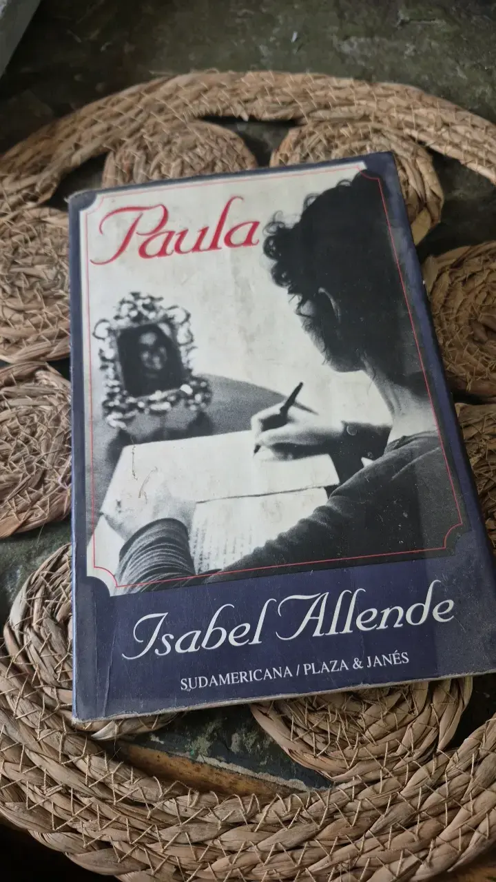 Libro Paula de Isabel Allende en buen estado - 2