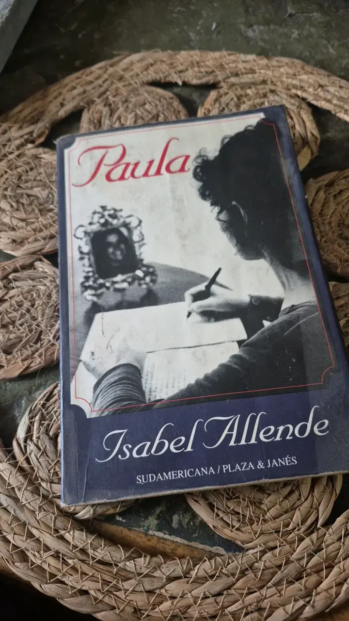 Libro Paula de Isabel Allende en buen estado - 3