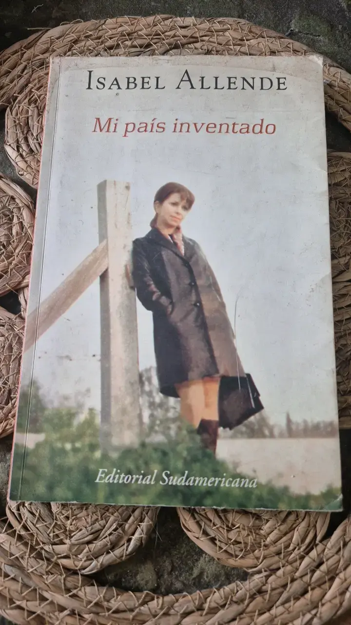Libro 'Mi país inventado' de Isabel Allende - 2