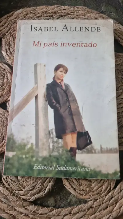 Libro 'Mi país inventado' de Isabel Allende - miniatura 2