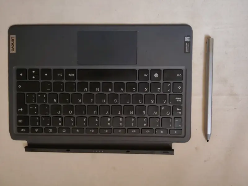 Tablet Lenovo con teclado y lápiz óptico - 3