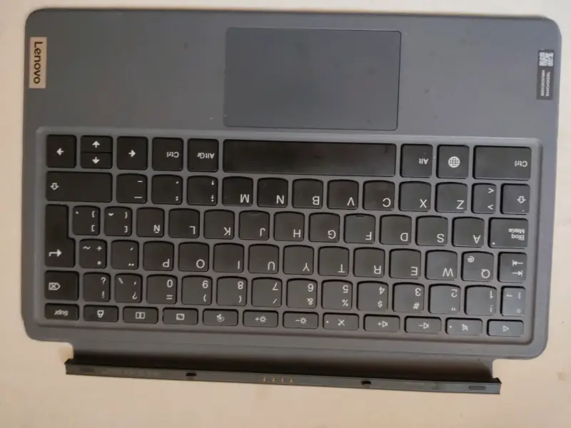 Tablet Lenovo con teclado y lápiz óptico - 5