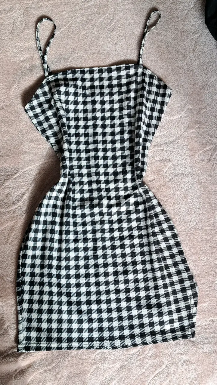 Vestido cuadrillé blanco y negro ajustado - 2