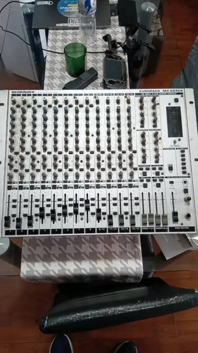 Consola de Mezcla Behringer Eurorack MX2642A 26 Canales - miniatura 1