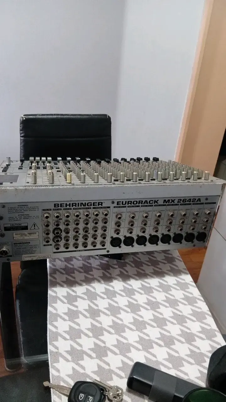 Consola de Mezcla Behringer Eurorack MX2642A 26 Canales - 2