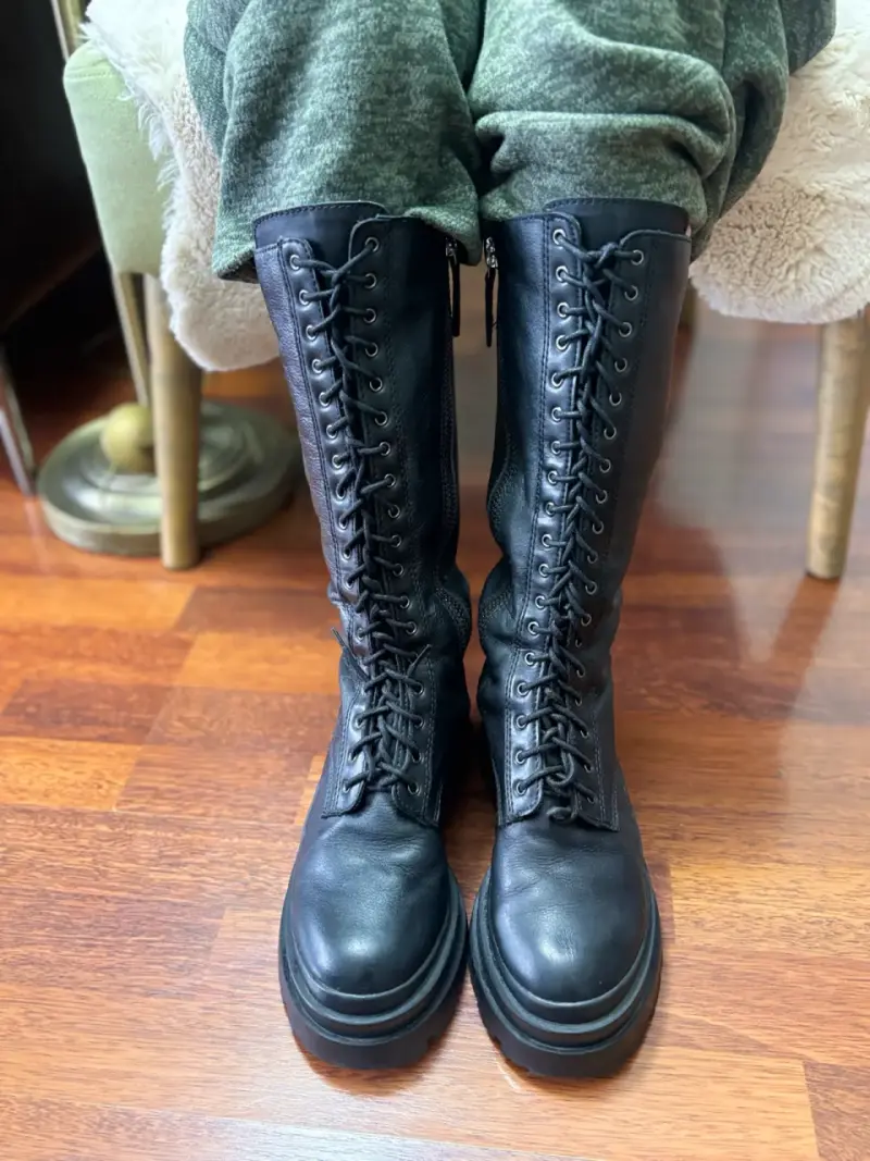 Botas negras de cuero con plataforma - 1
