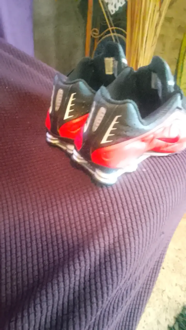 Zapatillas deportivas Nike Shox rojas y negras - 3