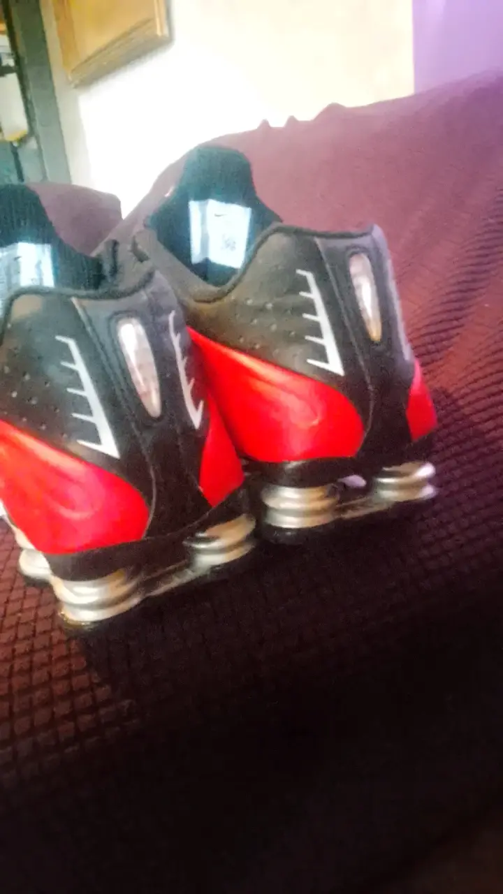 Zapatillas deportivas Nike Shox rojas y negras - 5
