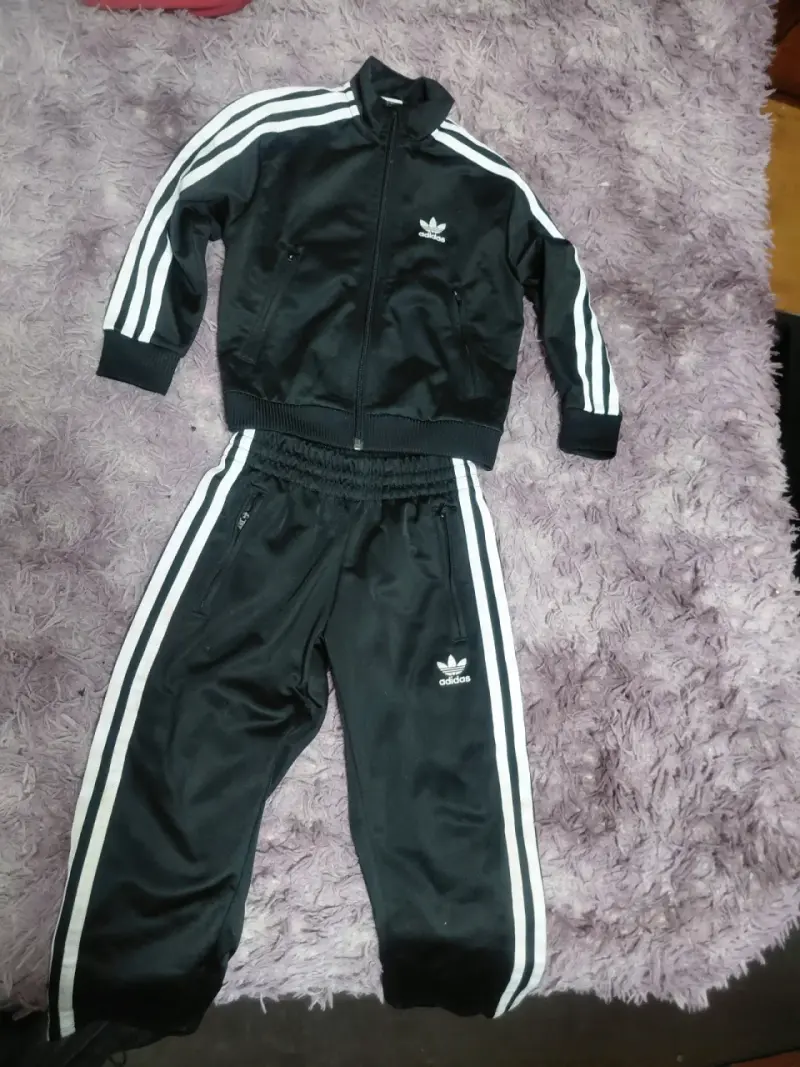 Conjunto deportivo infantil Adidas negro con franjas - 5