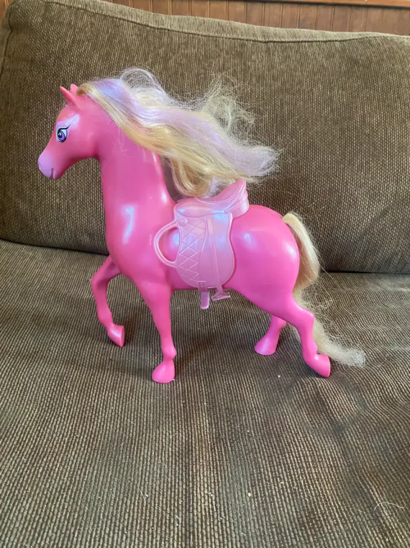 Caballo de juguete rosa con crin multicolor - 1