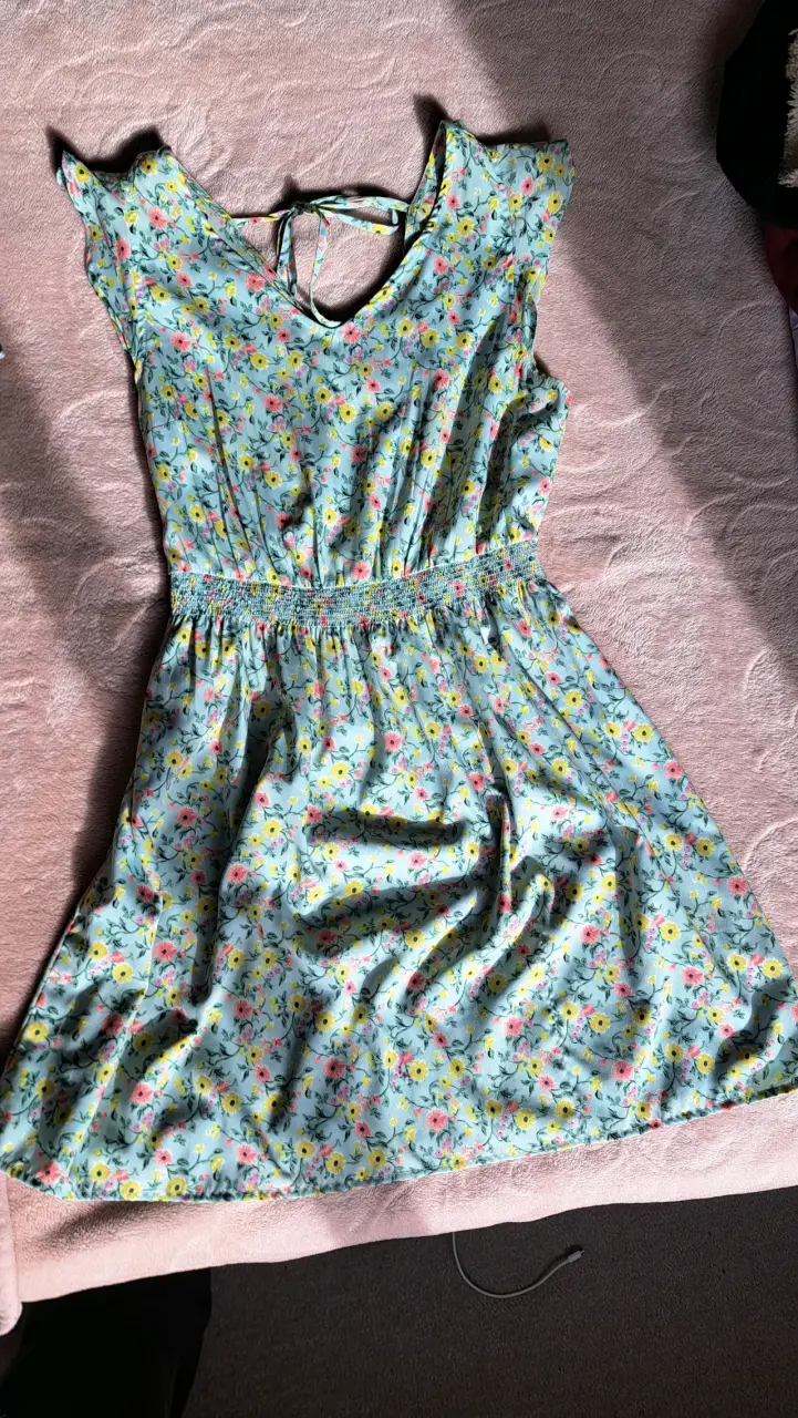 Vestido celeste con flores y cintura elasticada - 3