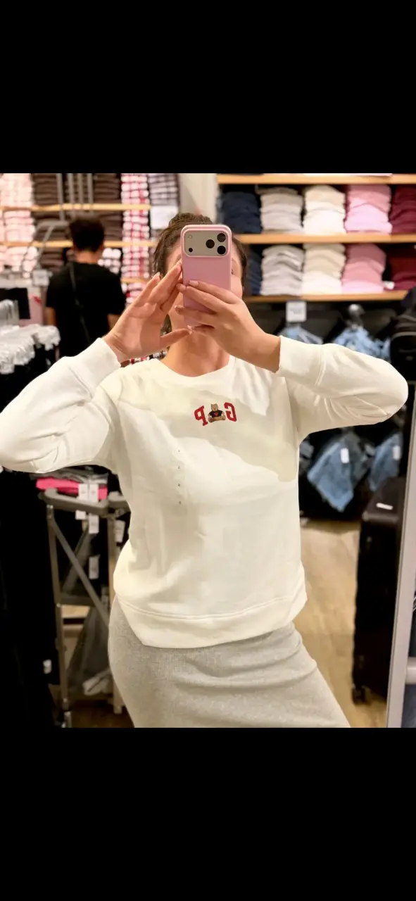 Polerón blanco con logo bordado