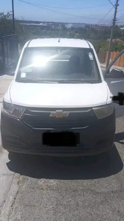 Furgon Chevrolet N400 Max blanca en buen estado - miniatura 1