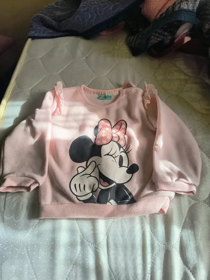 Chaqueta de mezclilla para niña con bordados florales - 3