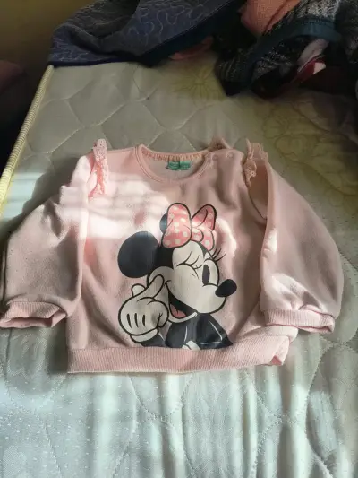 Chaqueta de mezclilla para niña con bordados florales - miniatura 3