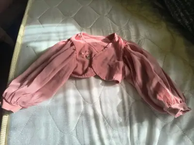Chaqueta de mezclilla para niña con bordados florales - miniatura 4