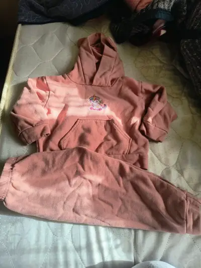 Chaqueta de mezclilla para niña con bordados florales - miniatura 5