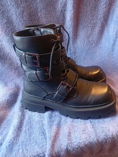 Botas de cuero negro con hebillas estilo militar - miniatura 1
