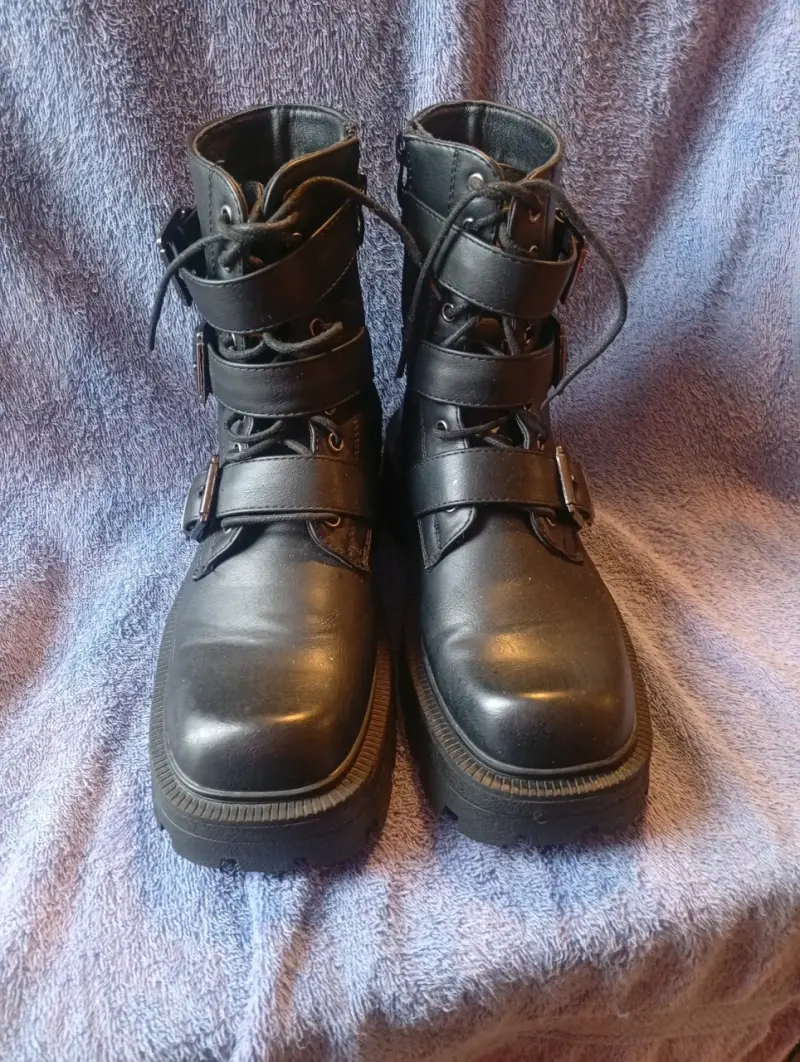 Botas de cuero negro con hebillas estilo militar - 2