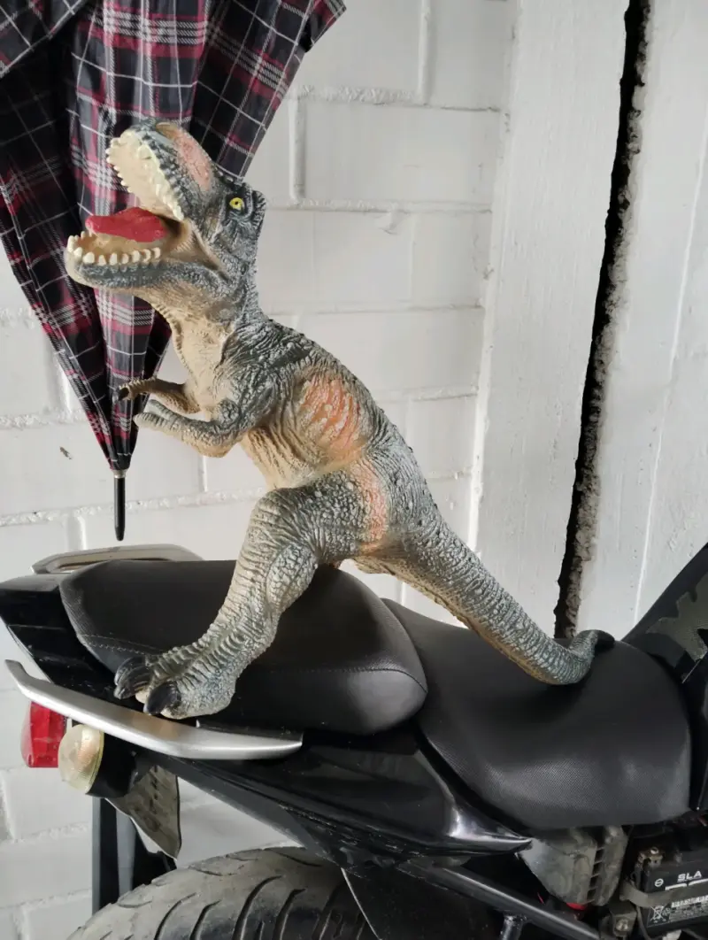 Figura de dinosaurio T-Rex de juguete - 1