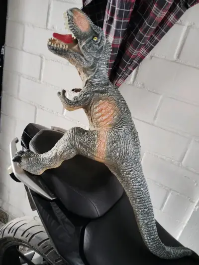 Figura de dinosaurio T-Rex de juguete - miniatura 2