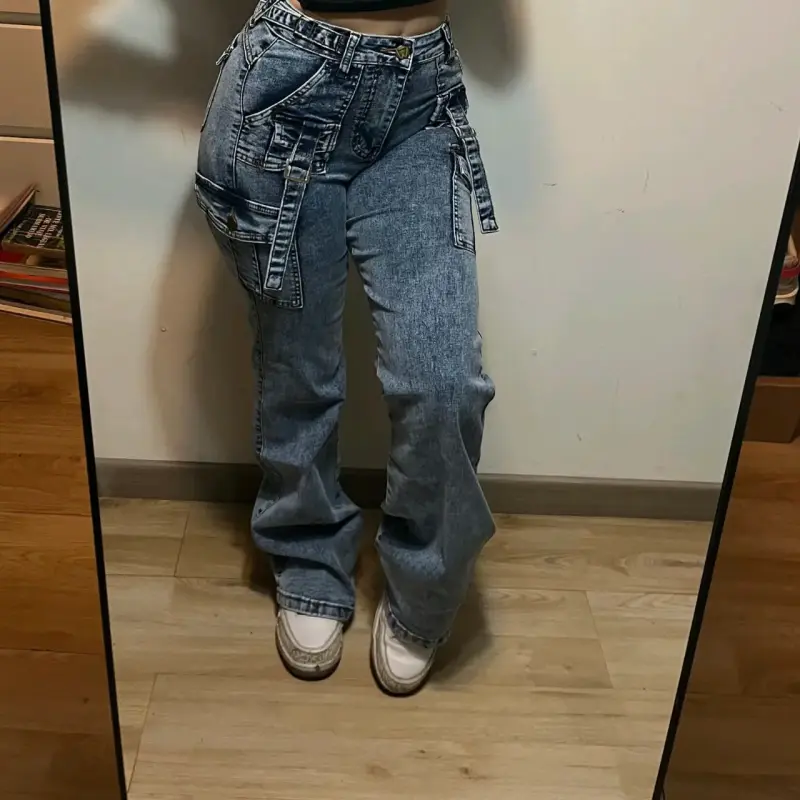 Jeans cargo de mezclilla azul para mujer - 1