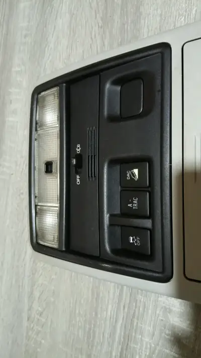 Consola de techo para auto con luces y controles - miniatura 2