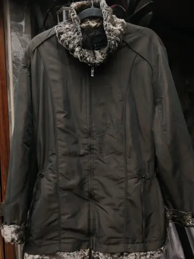 Chaqueta de invierno con forro de piel sintética - miniatura 1