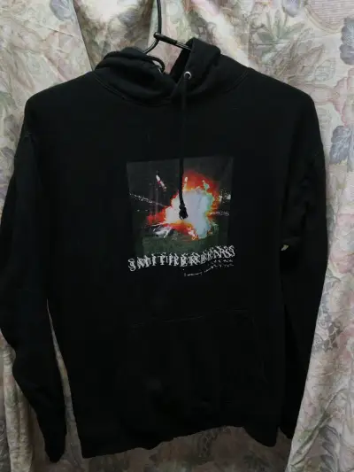 Polerón negro con diseño gráfico Smithereens - miniatura 1