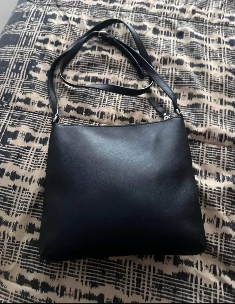 Cartera negra de cuero sintético con cierre - 2