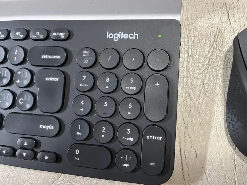 Teclado inalámbrico Logitech con soporte para dispositivos - 3